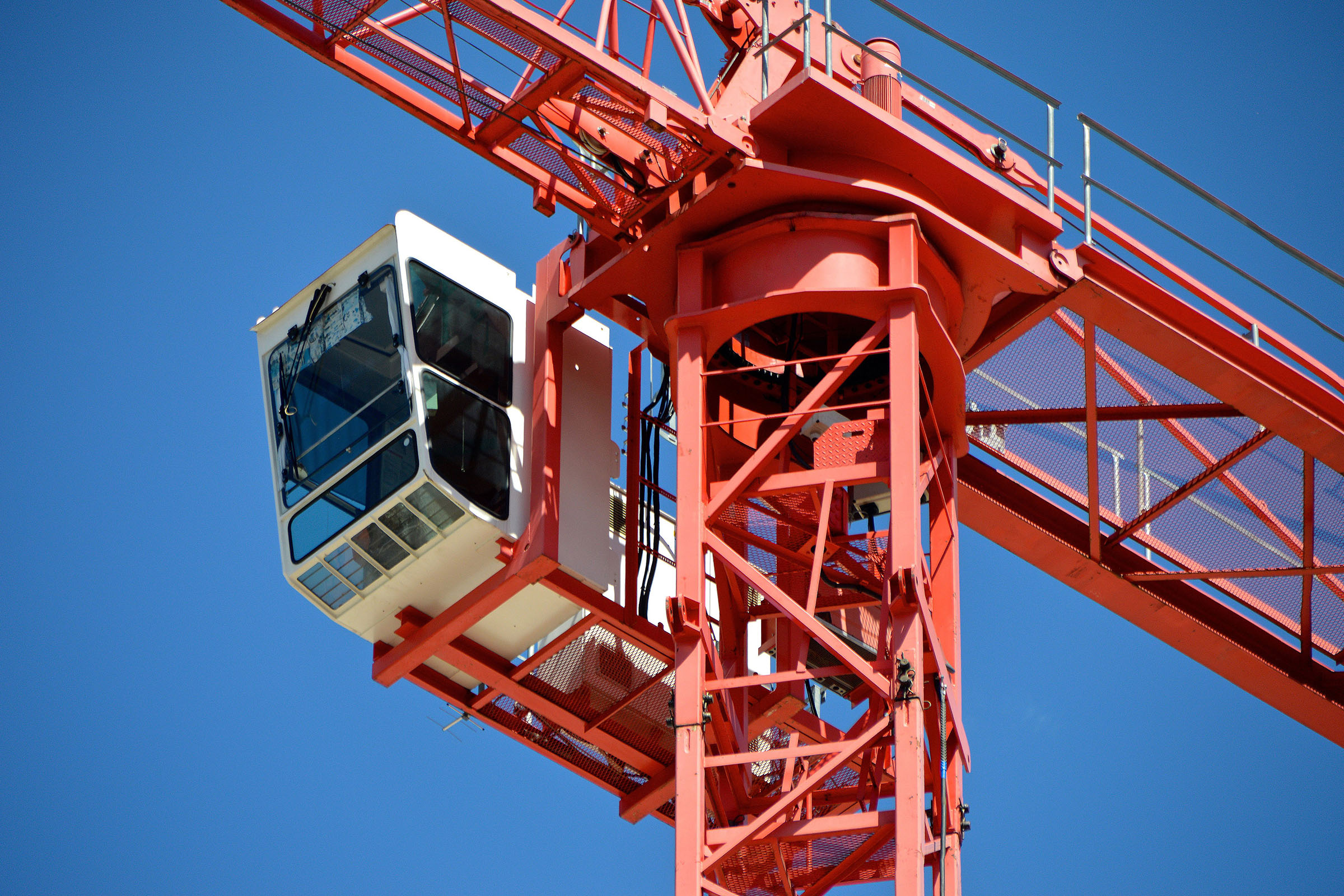 From Ground To Sky: Directing Crane Operations - o72t6gy